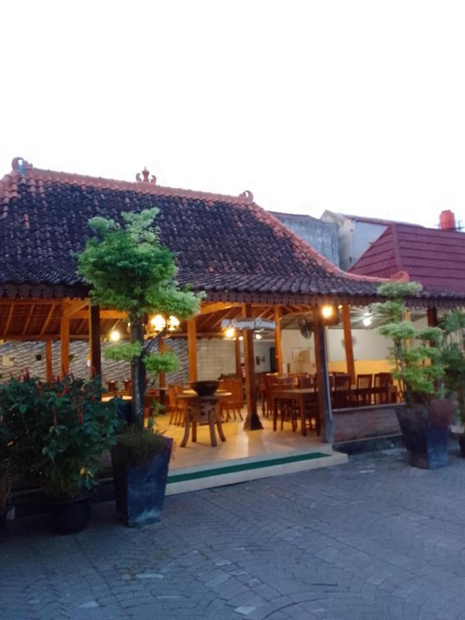 Cabin Hotel Sutomo Yogyakarta Exterior foto