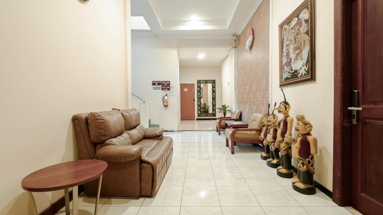 Cabin Hotel Sutomo Yogyakarta Exterior foto