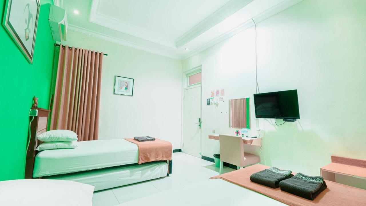 Cabin Hotel Sutomo Yogyakarta Exterior foto