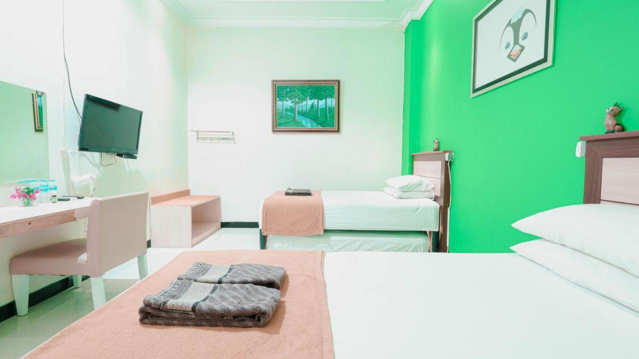 Cabin Hotel Sutomo Yogyakarta Exterior foto