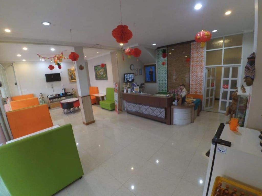 Cabin Hotel Sutomo Yogyakarta Exterior foto