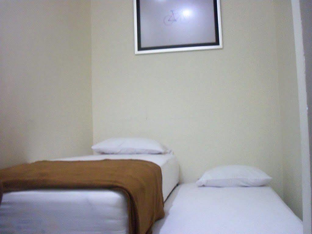 Cabin Hotel Sutomo Yogyakarta Exterior foto