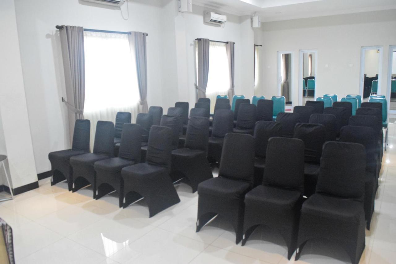 Cabin Hotel Sutomo Yogyakarta Exterior foto