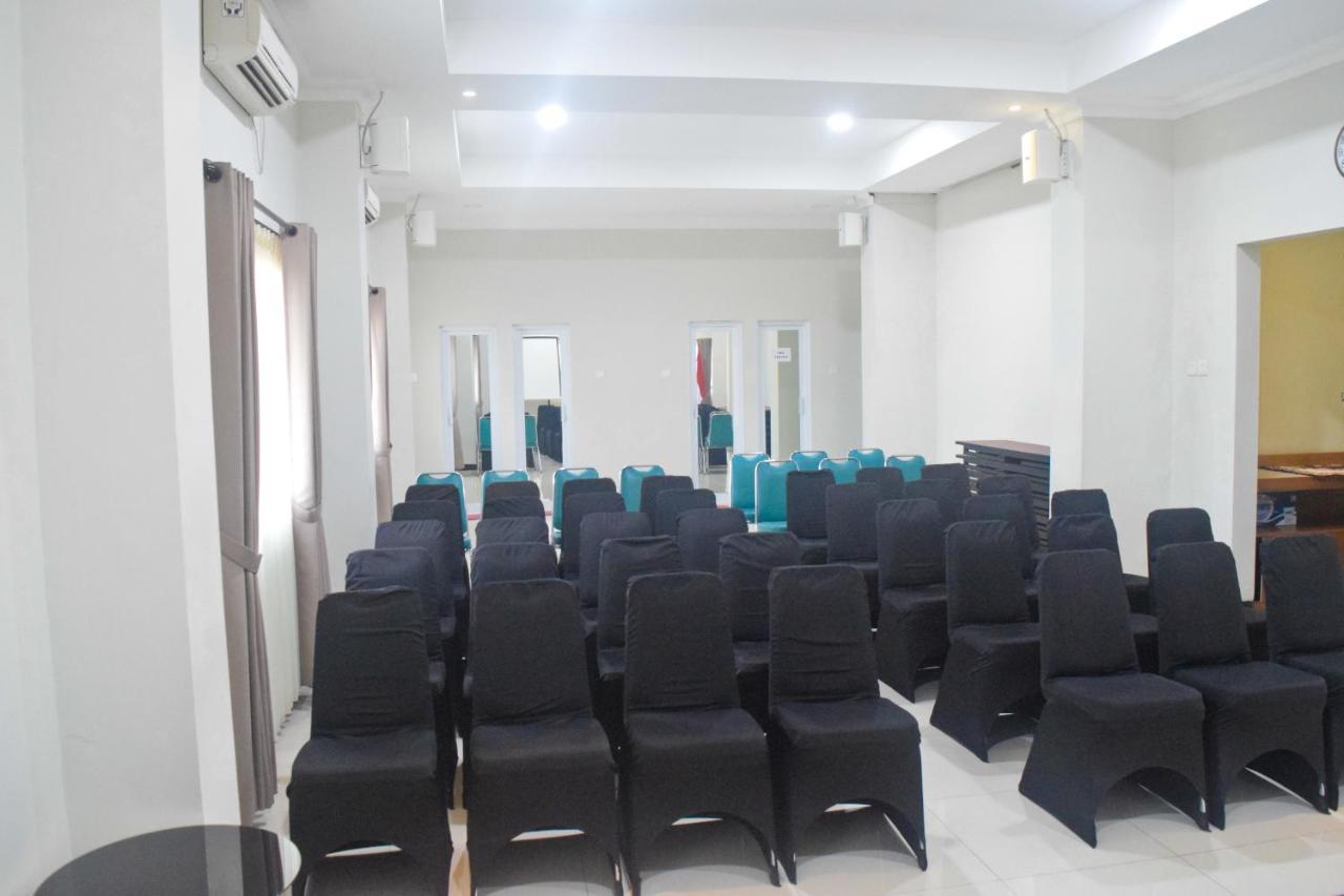 Cabin Hotel Sutomo Yogyakarta Exterior foto