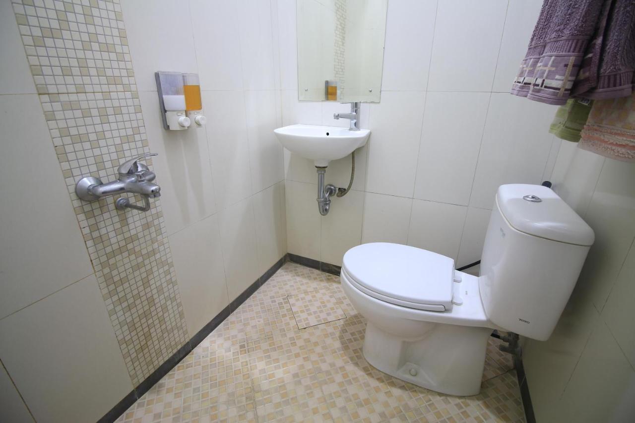 Cabin Hotel Sutomo Yogyakarta Exterior foto
